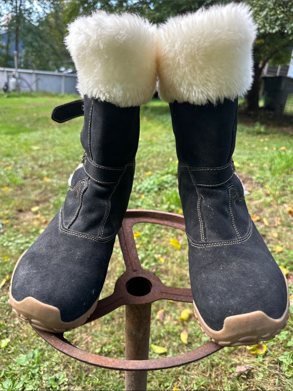 Salomon Black Suede Winter Boots with Cream Fur Trim